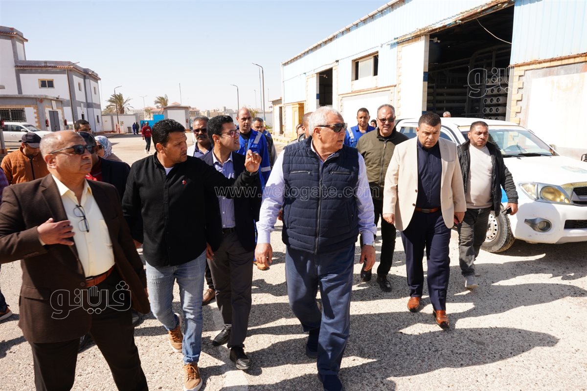 الزملوط يتفقد محطة تحلية مياه كليوباترا بمطروح