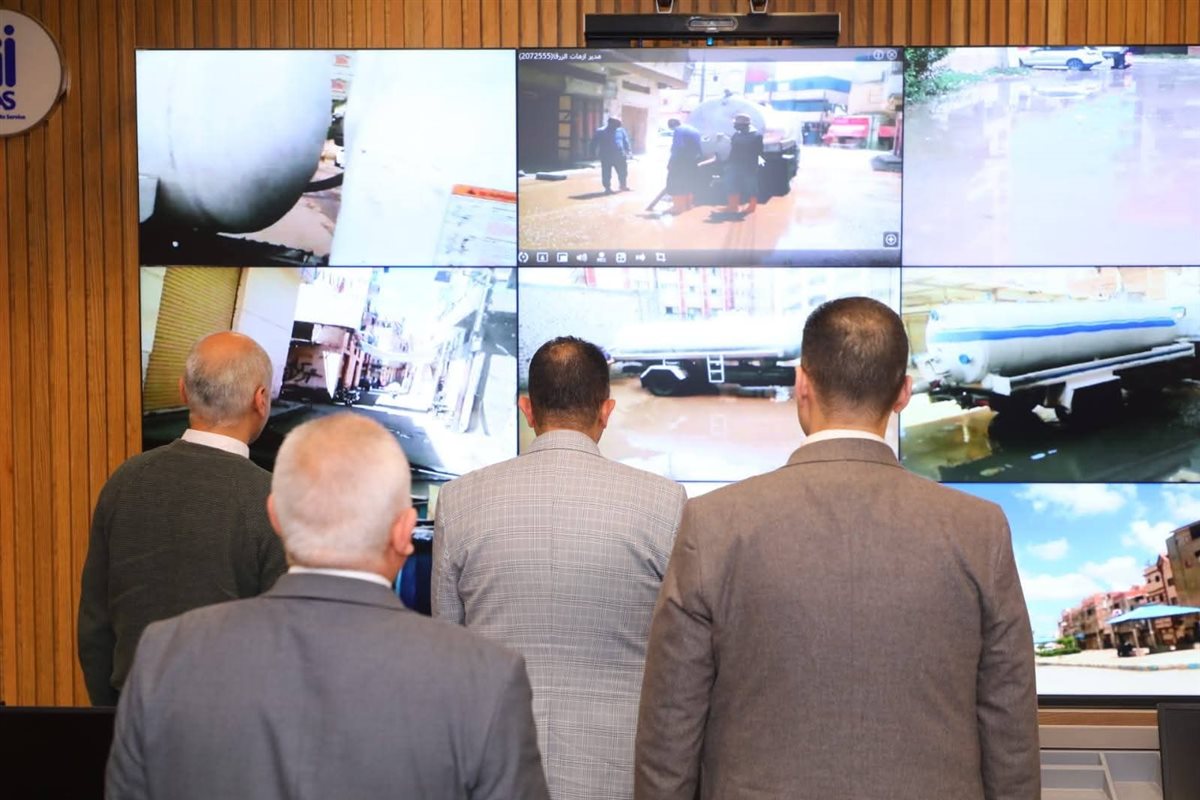 محافظ دمياط يتابع من داخل مركز سيطرة الشبكة الوطنية للطوارئ والسلامة العامة