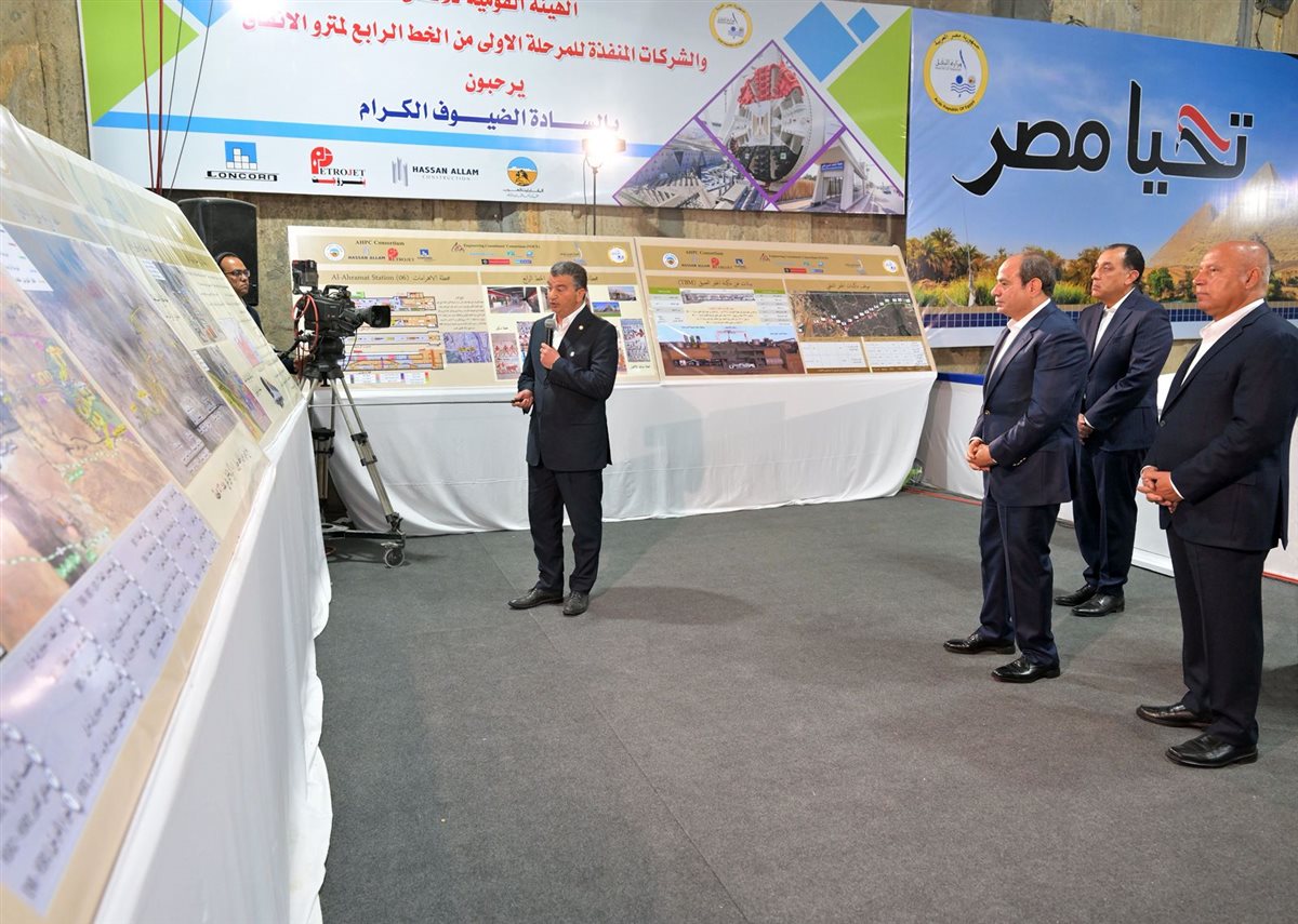 &nbsp;تفقد السيسي للأعمال الإنشائية لمشروع محطة مترو الأهرامات