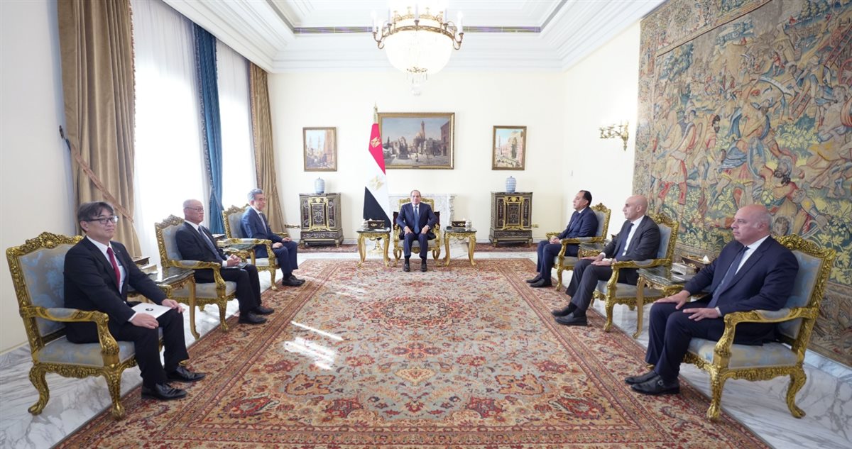 لقاء السيسي ورئيس جامعة هيروشيما اليابانية