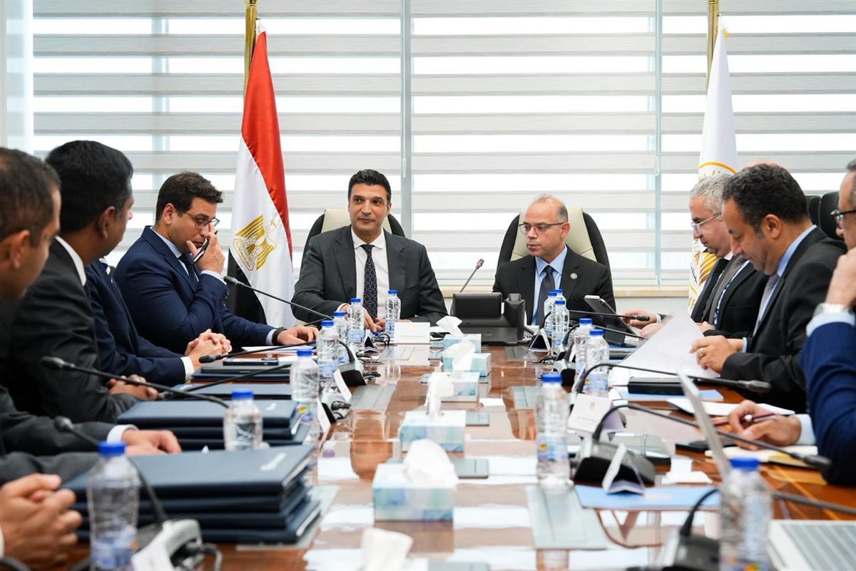 اجتماع وزيري الاستثمار والصناعة مع وفد شركة