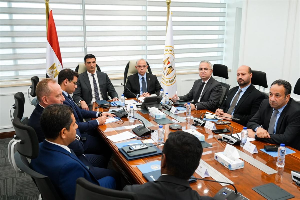 اجتماع وزيري الاستثمار والصناعة مع وفد شركة