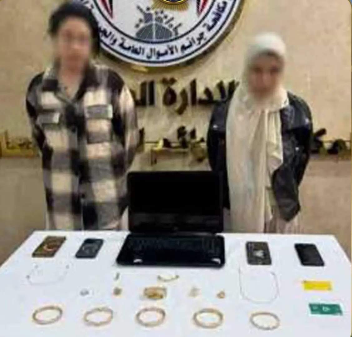 سيدتان في بورسعيد بعد تخصصهما في خداع البائعين عبر الإنترنت