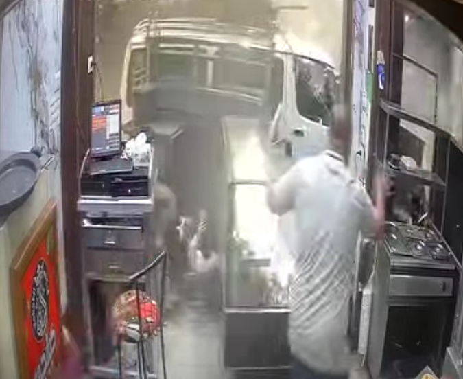 اصطدام ميكروباص بطعم المرج، فيتو