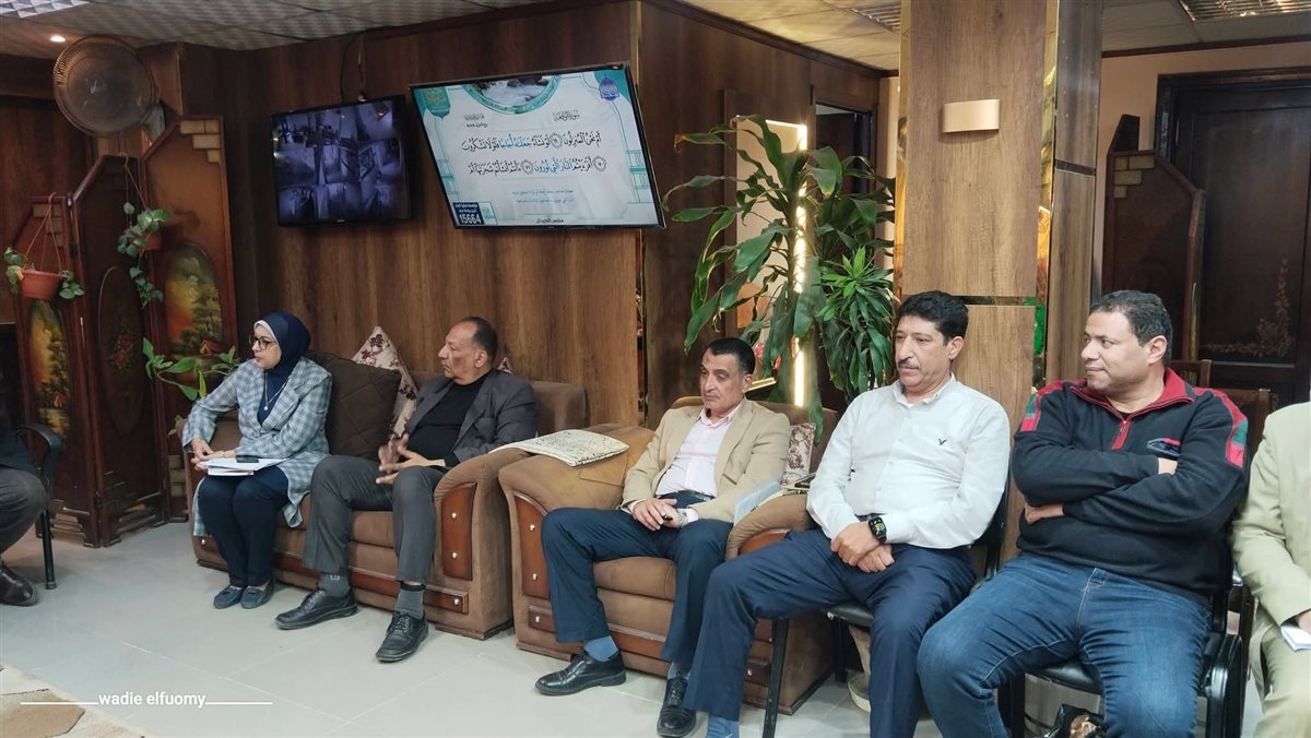 وكيل الوزارة يجتمع مع مجلس الامناء، لبحث سبل التعاون وتطوير العملية التعليمية.