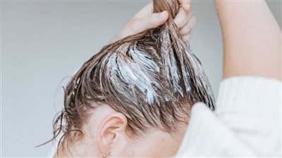 طريقة التخلص من قشرة الشعر بعد انتهاء الشتاء&nbsp;