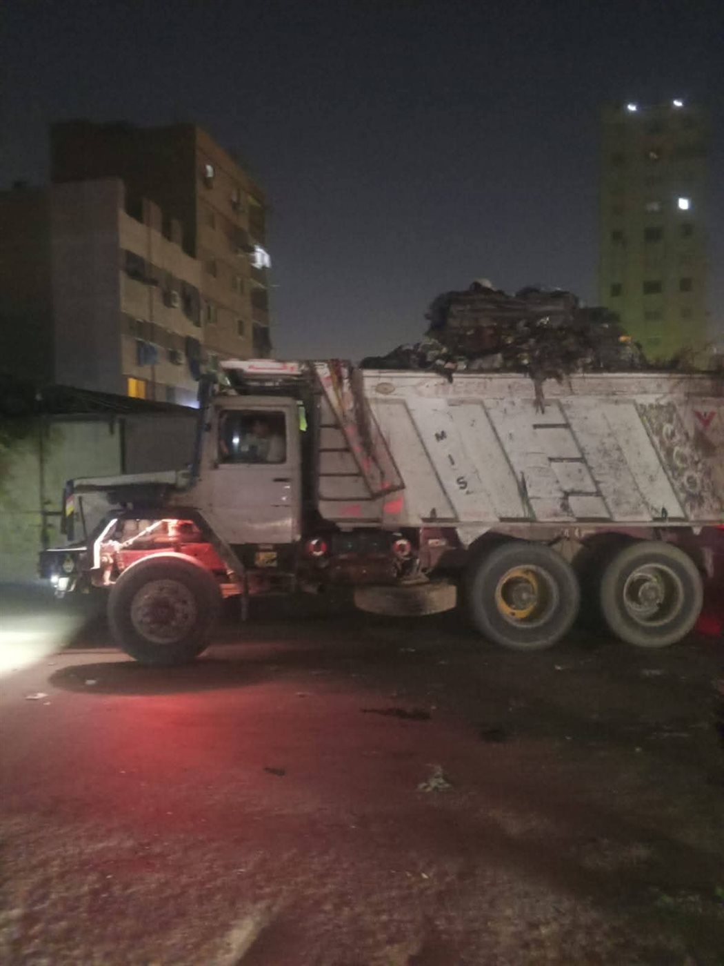 رفع 650 طن مخلفات من “أرض الرخام” بالمنيرة الغربية، فيتو