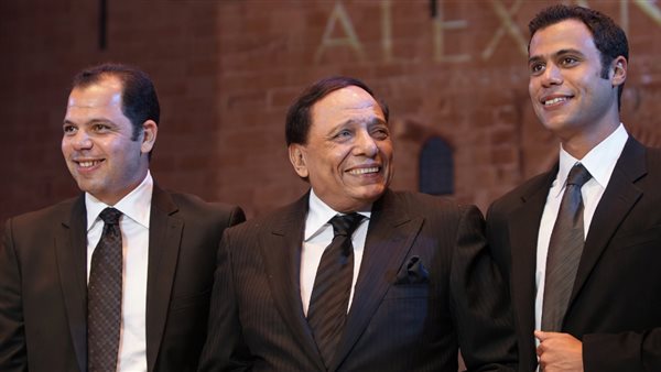 عادل امام وسط ابنائه رامى ومحمد إمام&nbsp;