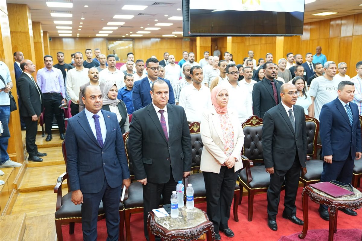 وزير العمل ومحافظ الأقصر يبحثان تعزيز التعاون في التدريب والتشغيل