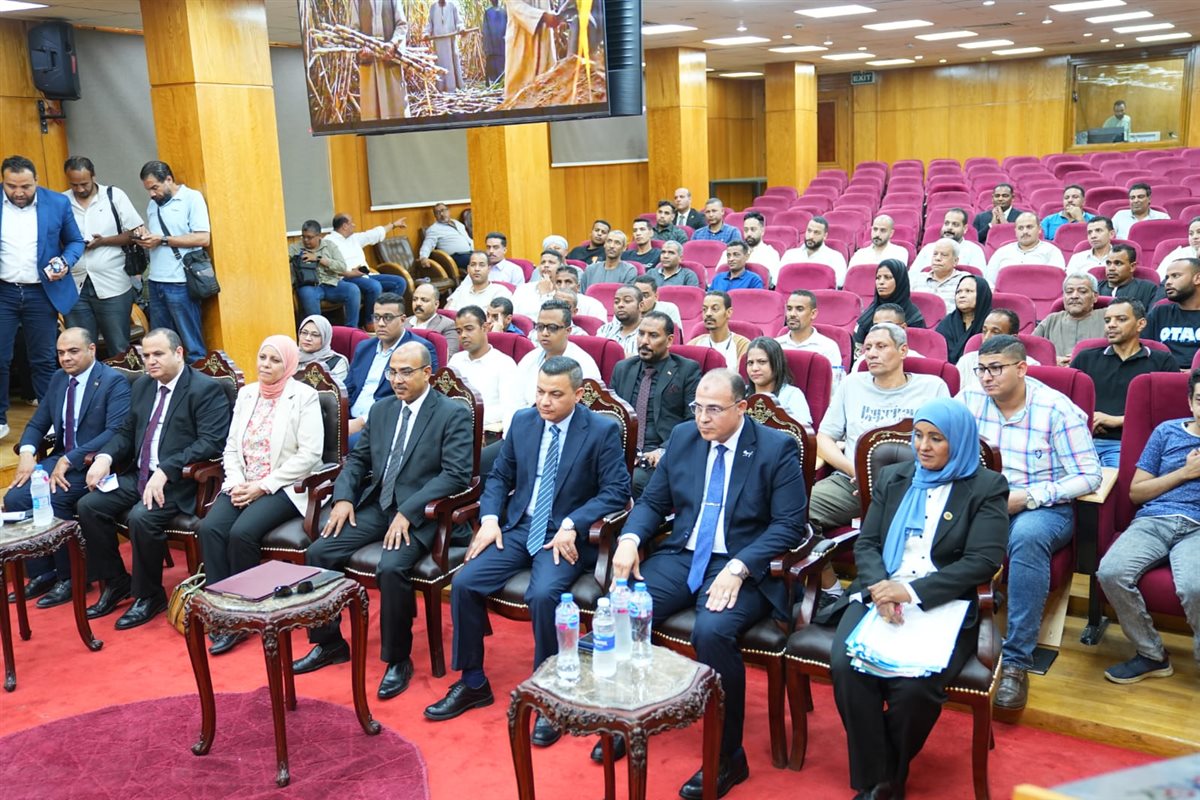 وزير العمل ومحافظ الأقصر يبحثان تعزيز التعاون في التدريب والتشغيل