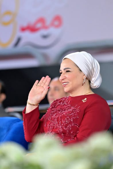 قرينة السيسي تشارك في فعالية فرحة مصر لـ 1000 عريس وعروس