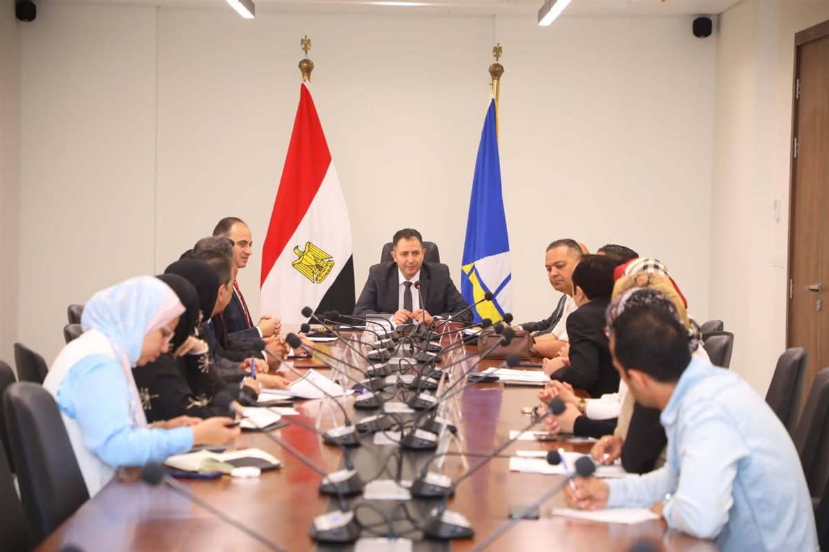 محافظ دمياط يتابع تنفيذ توصيات مبادرة الطاقة النظيفة والمتجددة 2026