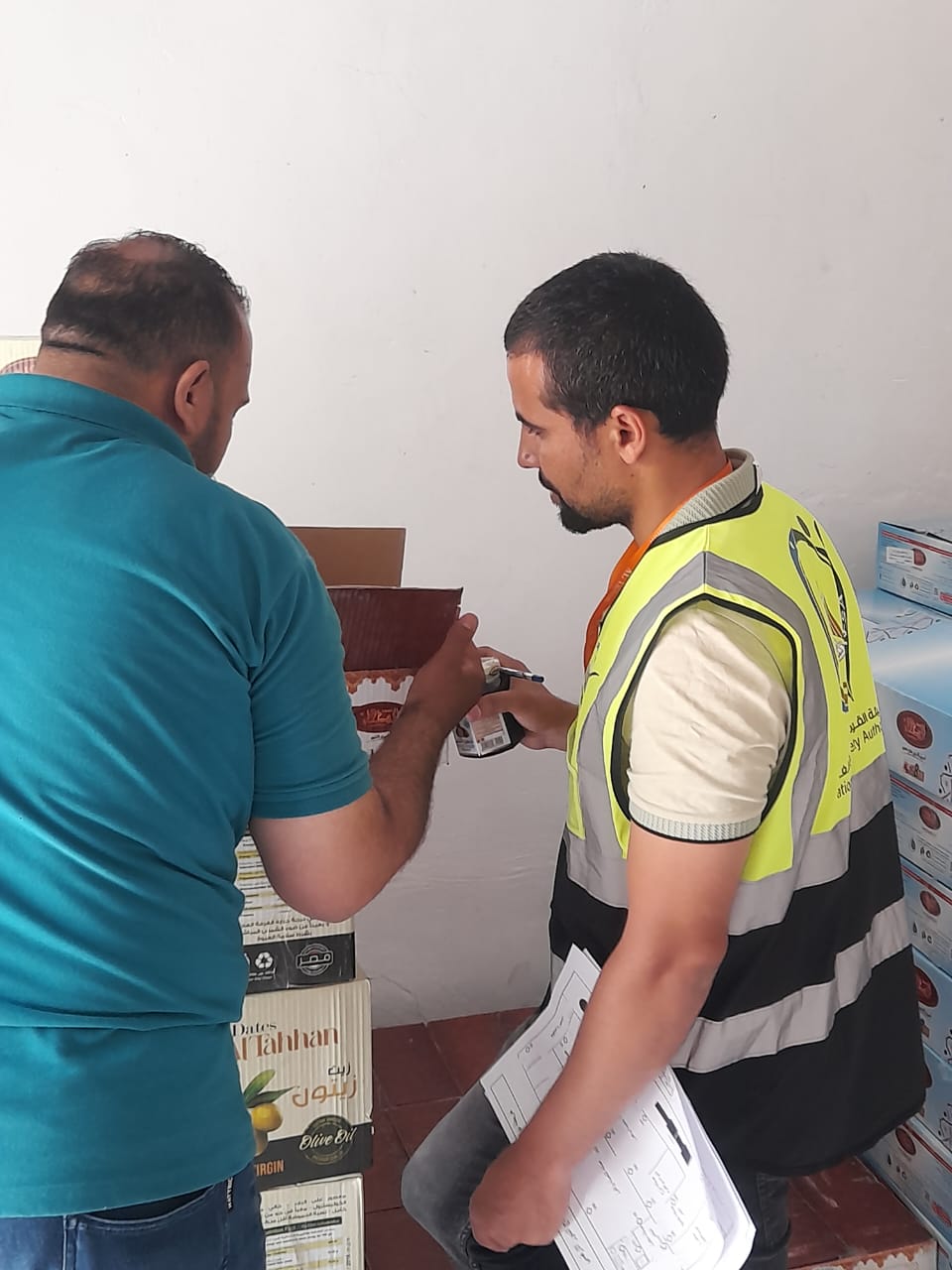 ضبط ربع طن لانشون فاسد ومنتجات غذائية غير صالحة بأسواق الخارجة