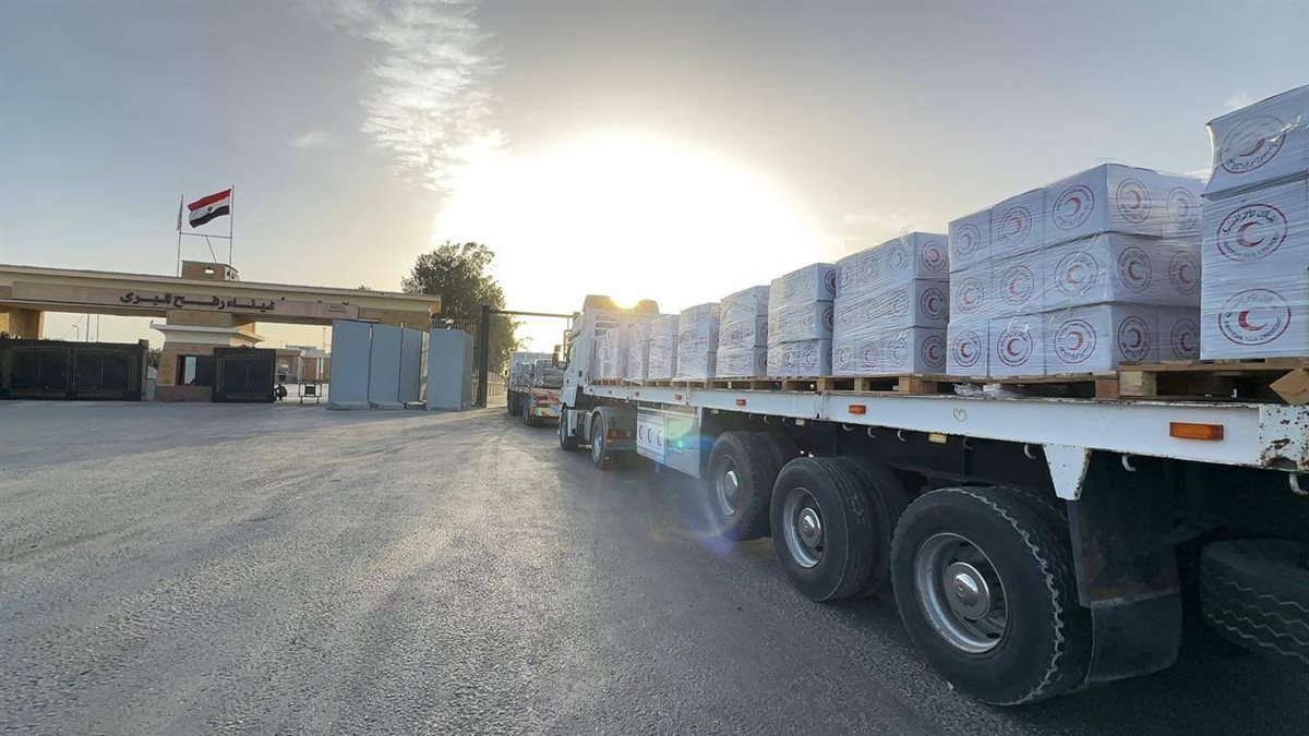 «زاد العزة» تواصل دعم غزة، 3585 طن مساعدات مصرية تعبر نحو القطاع