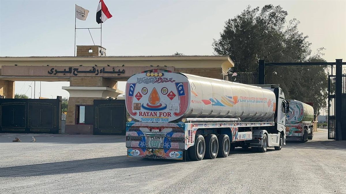 «زاد العزة» تواصل دعم غزة، 3585 طن مساعدات مصرية تعبر نحو القطاع