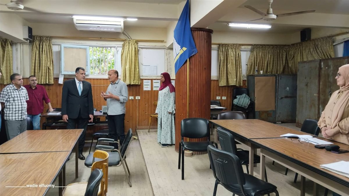 وكيل الوزارة يتابع غرفة العمليات بتعليم دمياط