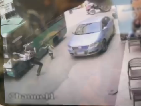 كشف ملابسات واقعة إصابة أب ونجلته بالدقهلية وضبط سائق أتوبيس