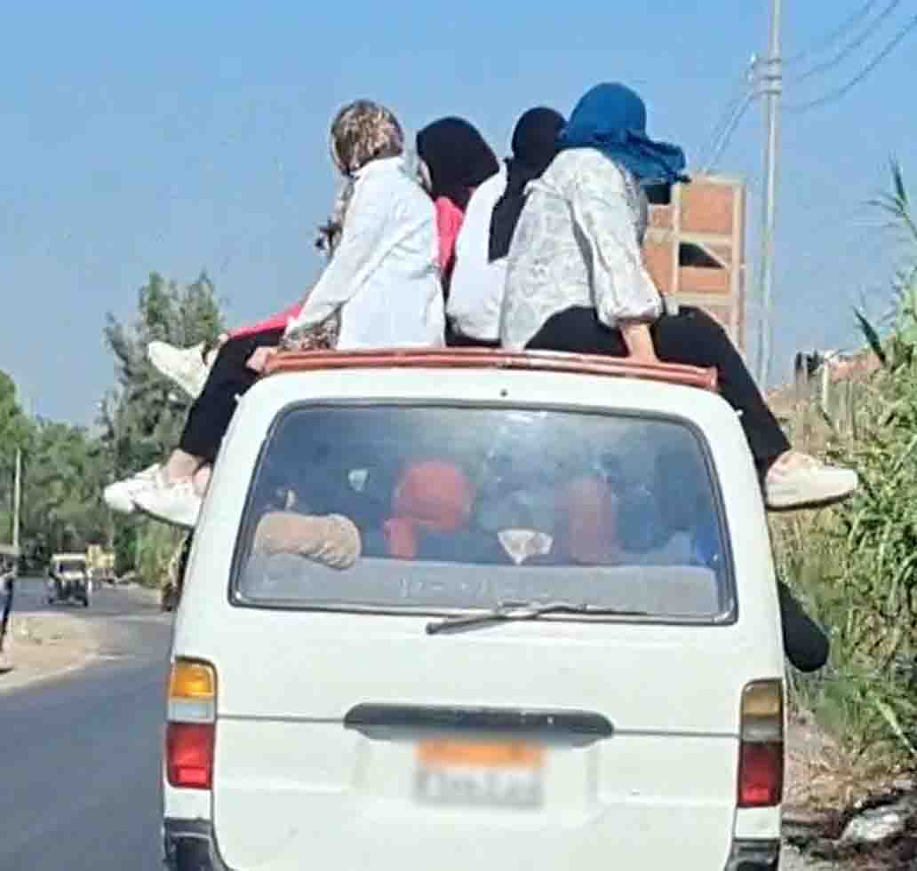 فتيات يجلسن &nbsp;فوق الميكروباص..مقطع فيديو يثير مواقع التواصل وتحرك أمنى عاجل&nbsp;