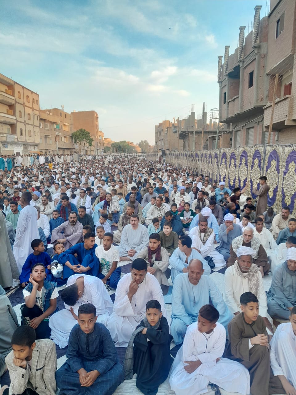 الآلاف يؤدون صلاة عيد الأضحى بساحات ومساجد سوهاج، فيتو
