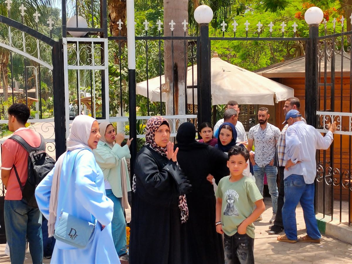 اقبال علي حدائق القناطر، فيتو