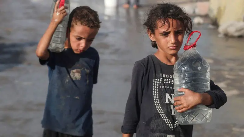 تبنى كاتس مخططات حرمان سكان غزة من مياه الشرب