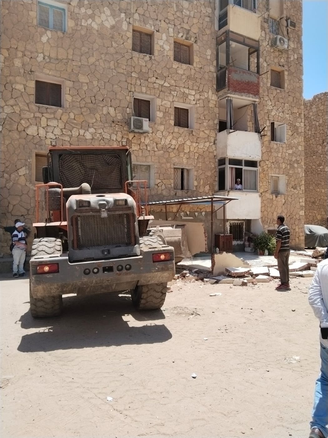 جانب من أعمال الإزالة، فيتو