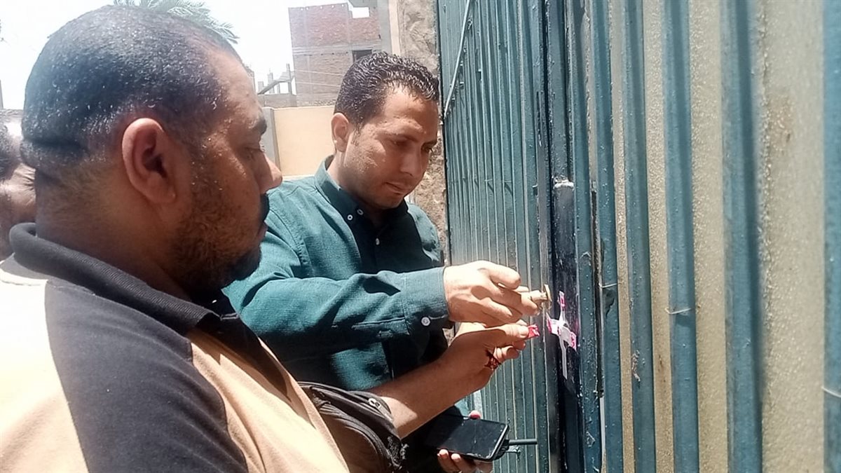 غلق وتشميع حمام سباحة وإنذار لمنشآت مخالفة بنجع حمادي
