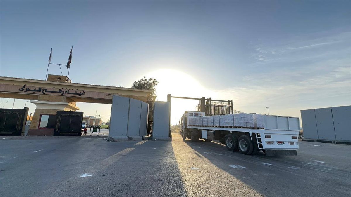الهلال الأحمر يواصل جسر المساعدات الإنسانية للأشقاء الفلسطينيين