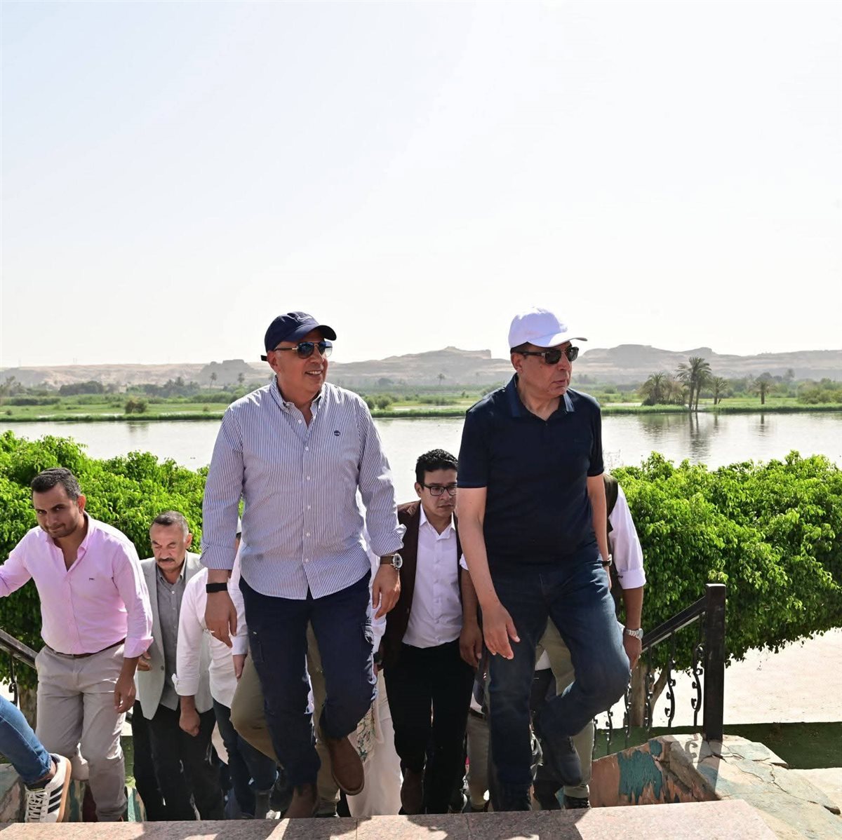 وزير الري ومحافظ المنيا يتفقدان أعمال تطهير النيل، فيتو&nbsp;