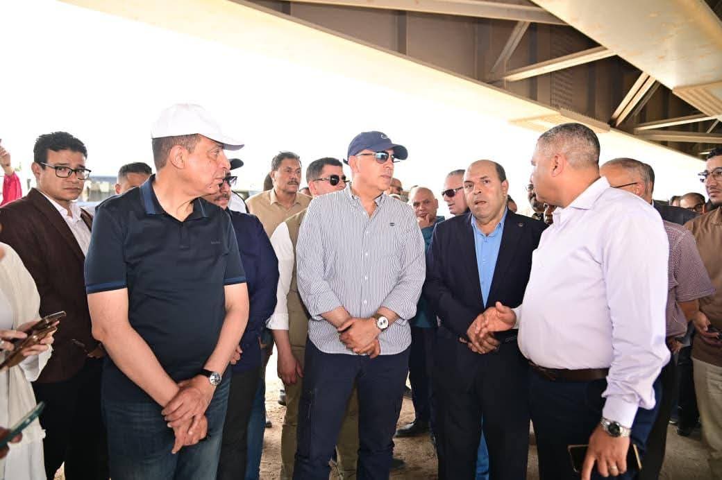 وزير الري ومحافظ المنيا يتفقدان أعمال تطهير النيل، فيتو&nbsp;