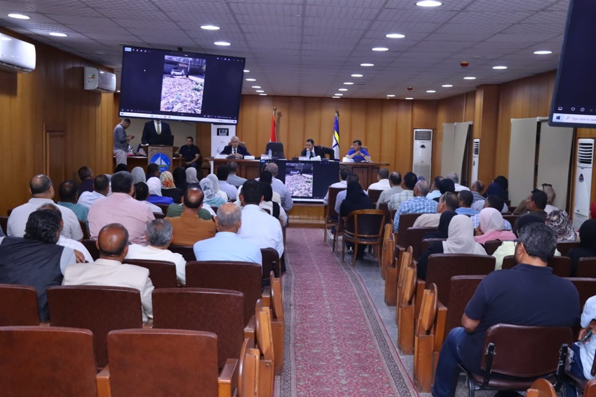 محافظ دمياط يجتمع مع رؤساء الوحدات المحلية&nbsp;