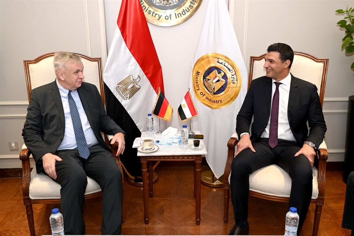 &nbsp;لقاء وزير الصناعة مع &nbsp;يورجن شولتس، سفير ألمانيا لدى مصر