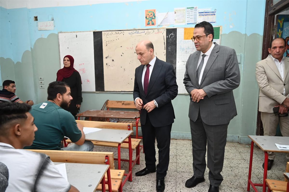 محافظ الغربية يتفقد لجان امتحانات الدبلومات الفنية