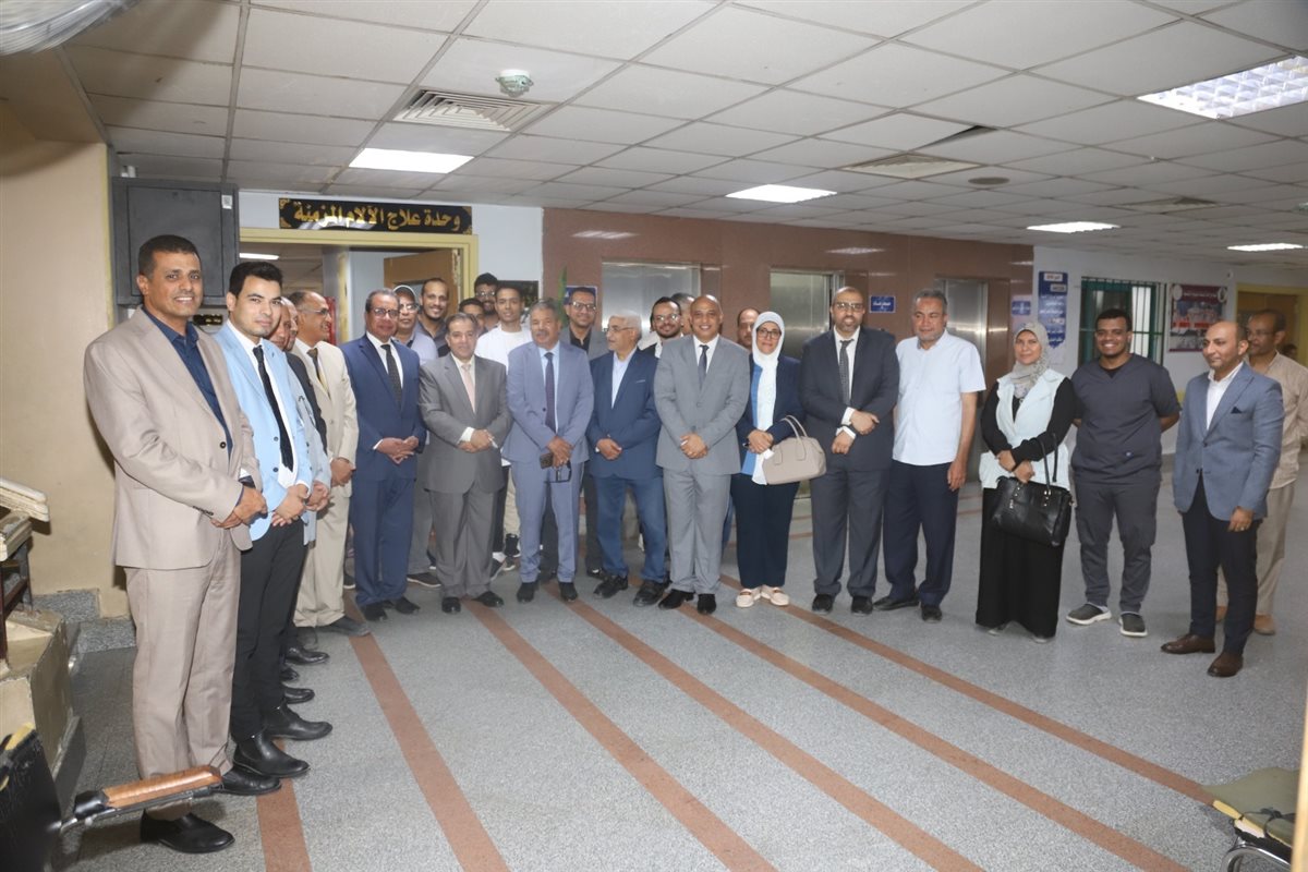 رئيس جامعة قنا يفتتح وحدات طبية متخصصة بمستشفى المعبر بعد تطويرها
