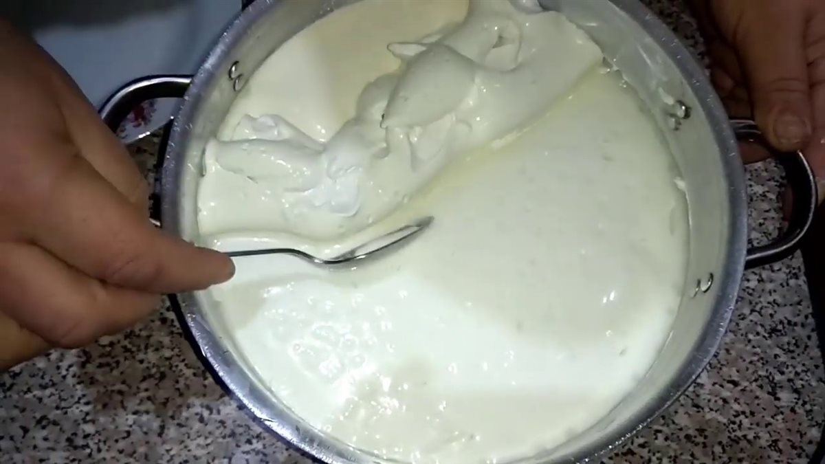 فوائد قشدة اللبن