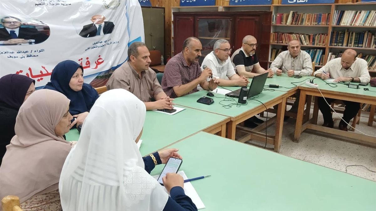 <strong>وكيل وزارة التربية والتعليم ببني سويف بغرفة العمليات</strong>
