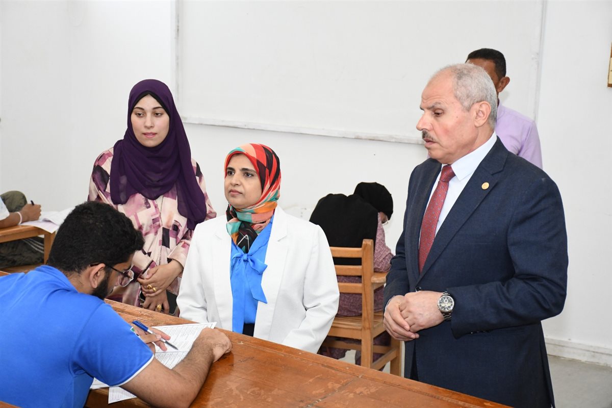 جانب من جولة رئيس الجامعة، فيتو