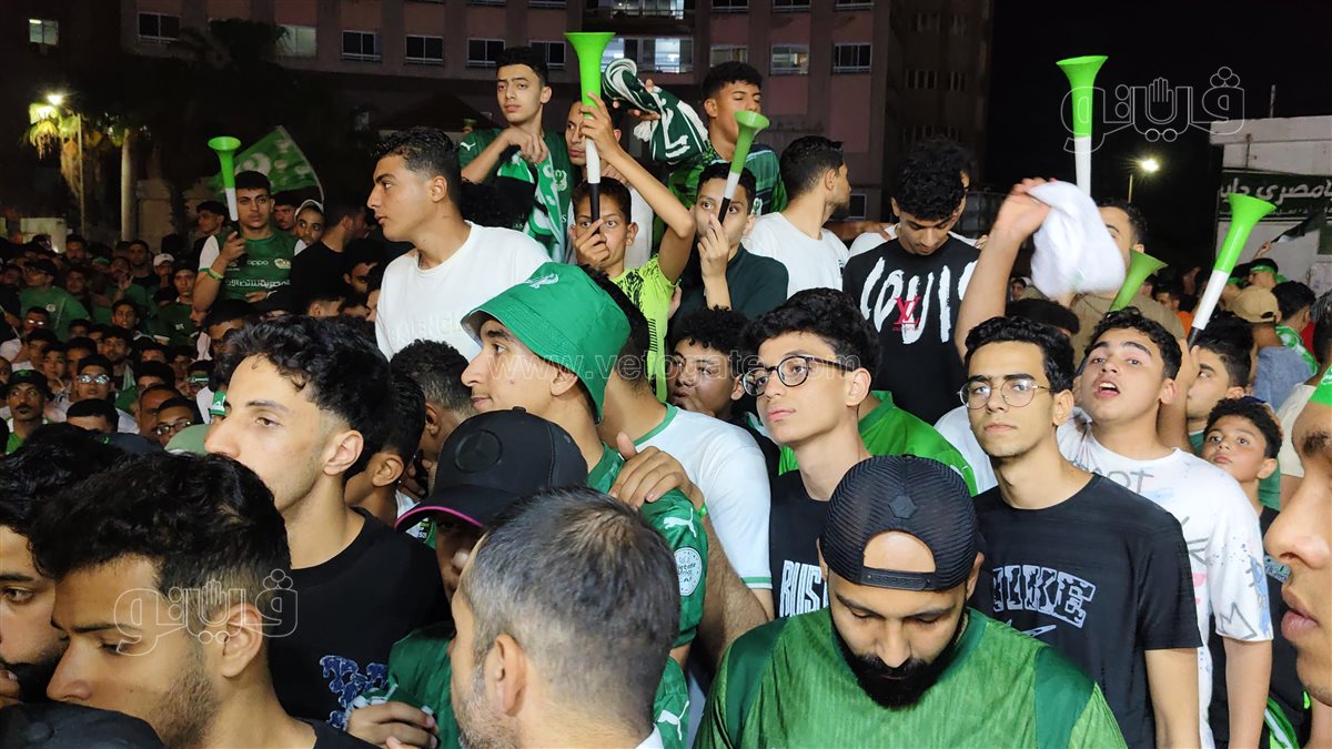 لحظة احتفالات اهالي بورسعيد بهدف التقدم