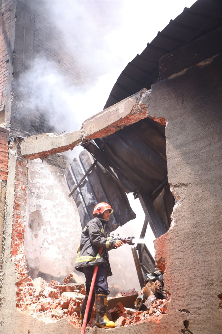 حريق في أحد المباني بمنطقة السنانية، فيتو