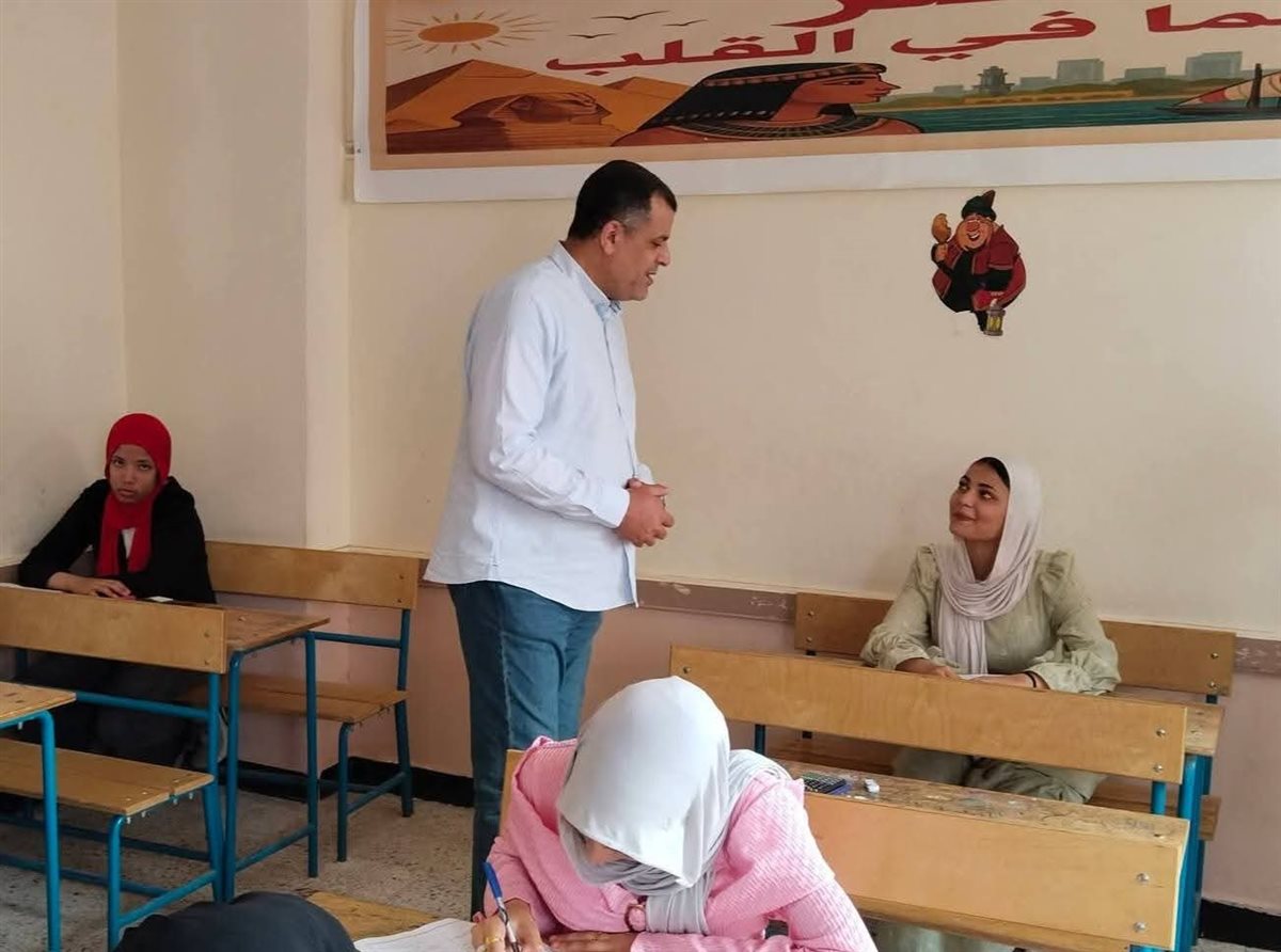 وكيل وزارة التربية والتعليم بدمياط يتابع امتحانات الاعدادية