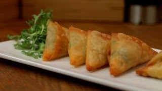 طريقة عمل السمبوسة بحشو الجبن الشيدر والسبانخ&nbsp;