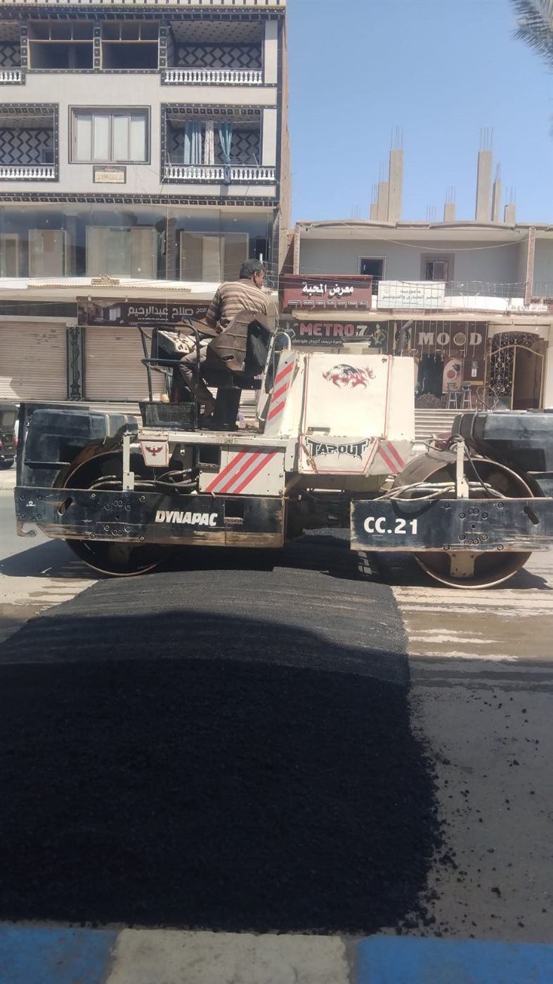 جانب من أعمال تطوير وصيانة الشارع،فيتو