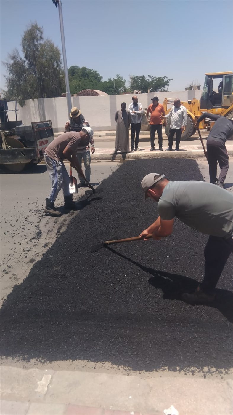 جانب من أعمال تطوير وصيانة الشارع،فيتو
