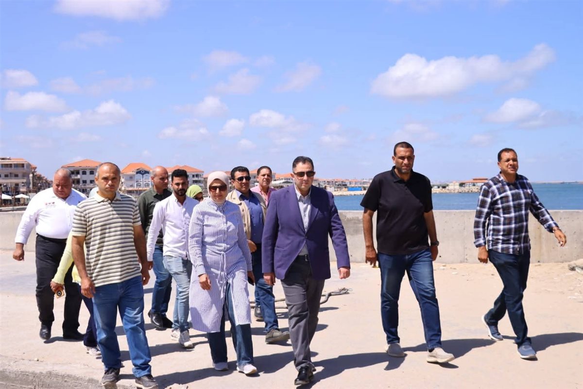 محافظ دمياط يتفقد أعمال تطوير اللسان والفنار برأس البر