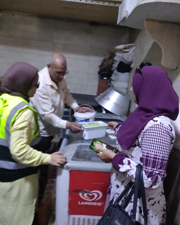 ضبط 8 كيلو مواد محظورة ومنتهية الصلاحية داخل محلات عصير القصب بالغربية