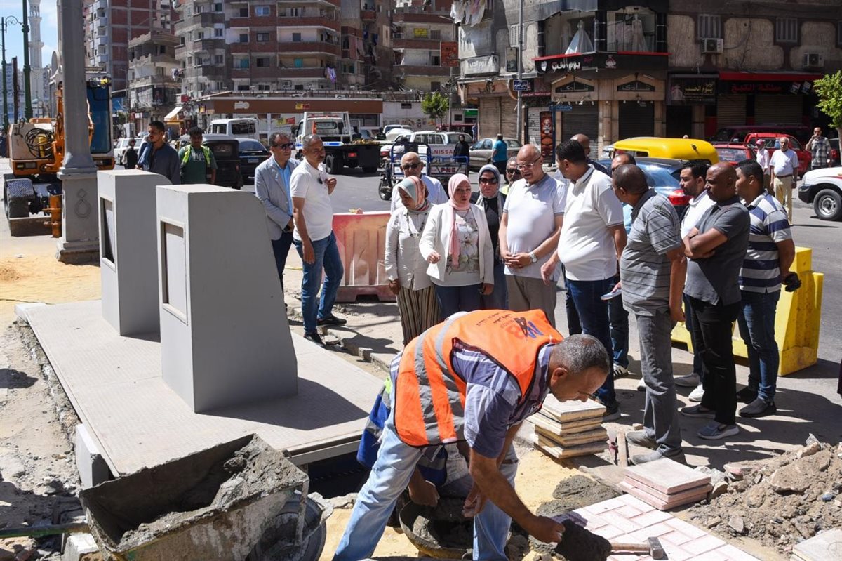 محافظ الإسكندرية يطلق أول تجربة لصناديق القمامة المدفونة تحت الأرض