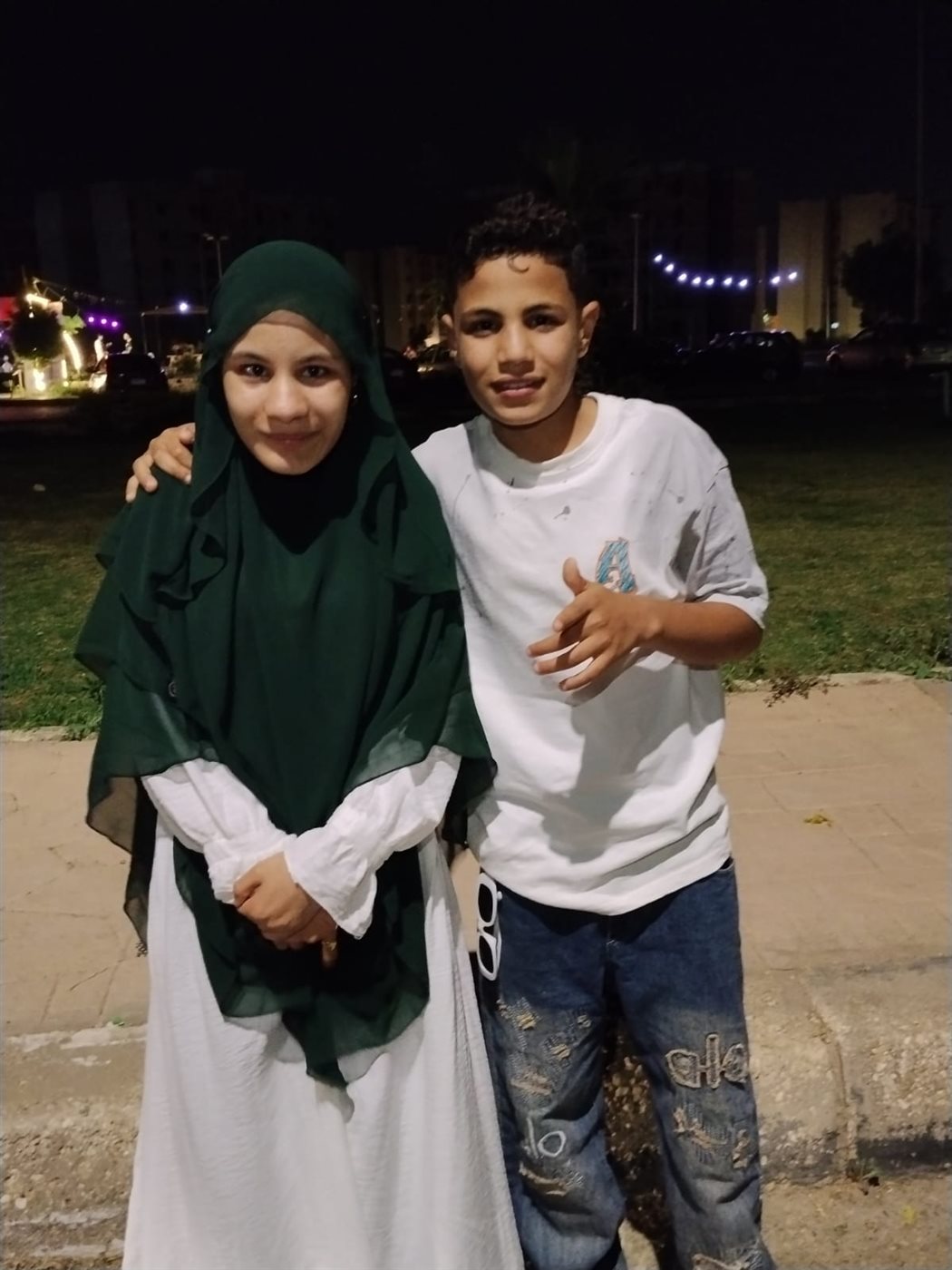 اسينات وشقيقتها