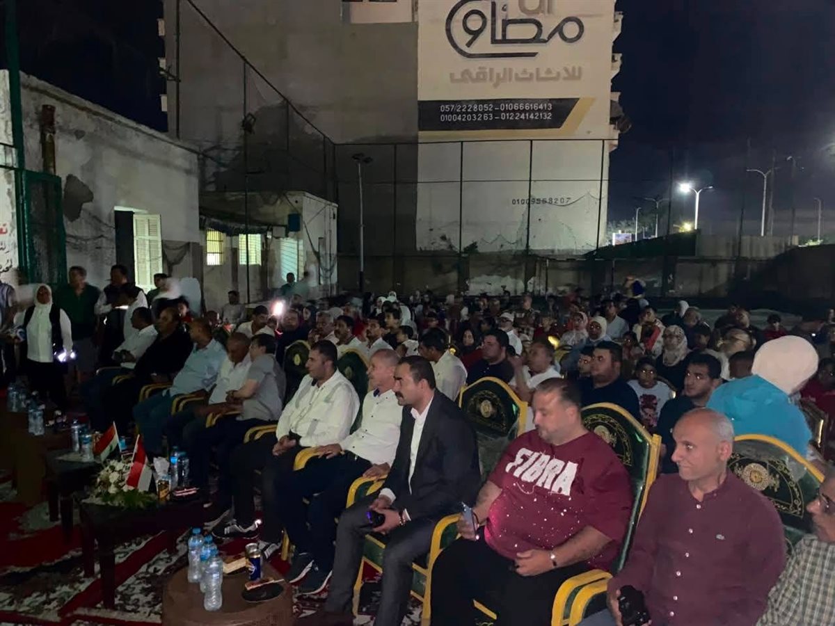 محافظ دمياط يشارك المواطنين مؤازرة المنتخب الوطني أمام بلجيكا في كأس العالم