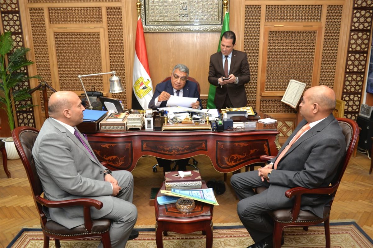 محافظ الدقهلية يجري اتصالا بأوائل الاعدادية لتهنئتهم