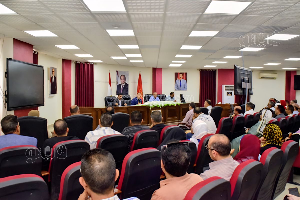 إجتماع رئيس امتحانات الثانوية العامة مع وكيل وزارة التربية والتعليم ببورسعيد